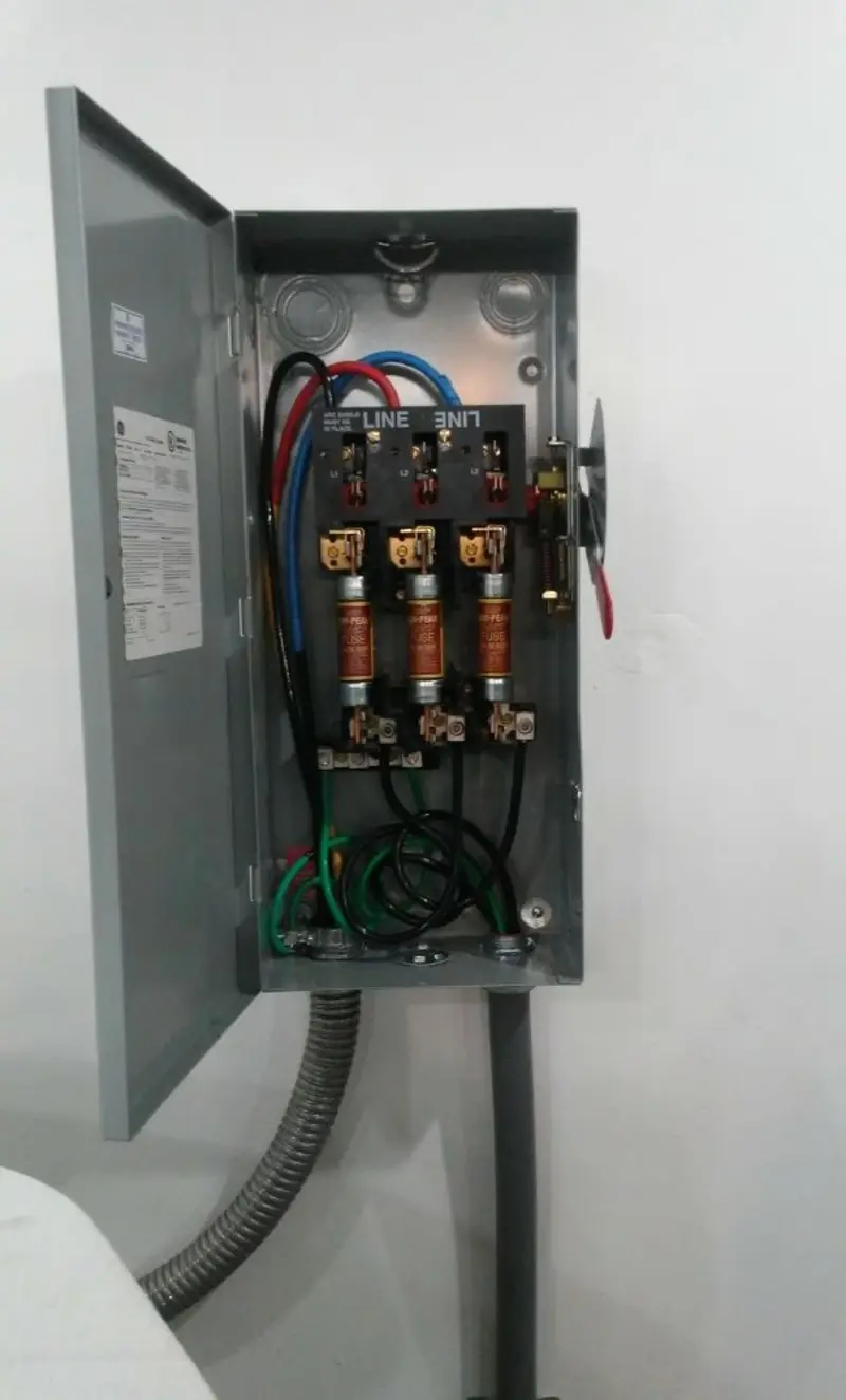Three-phase disconnect switch installed for Smoke Detector Installation in Ellicott